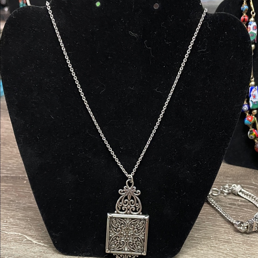 Elegant Silver Pendant Necklace